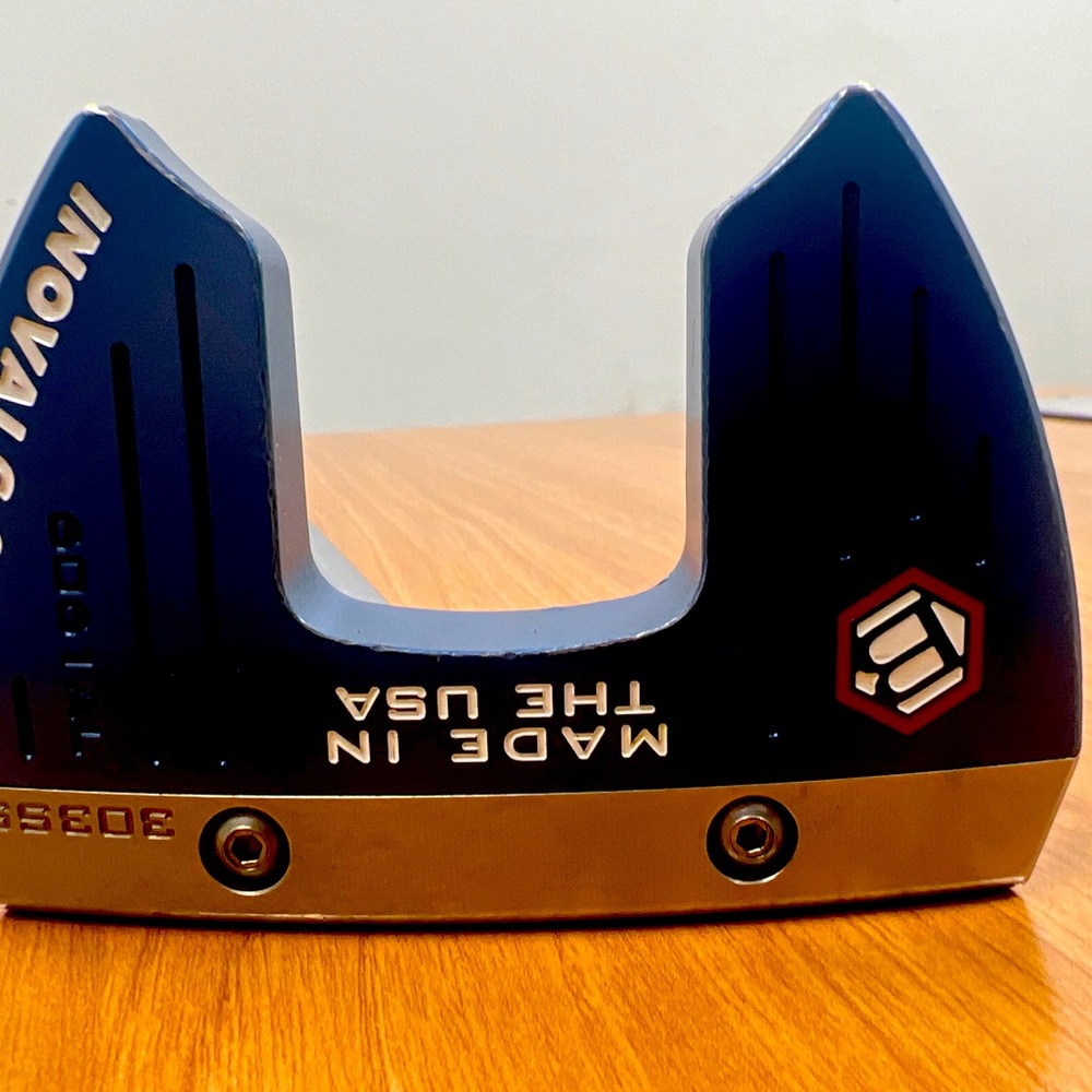 Bettinardi inovai 6.0 center shaft with headcover.